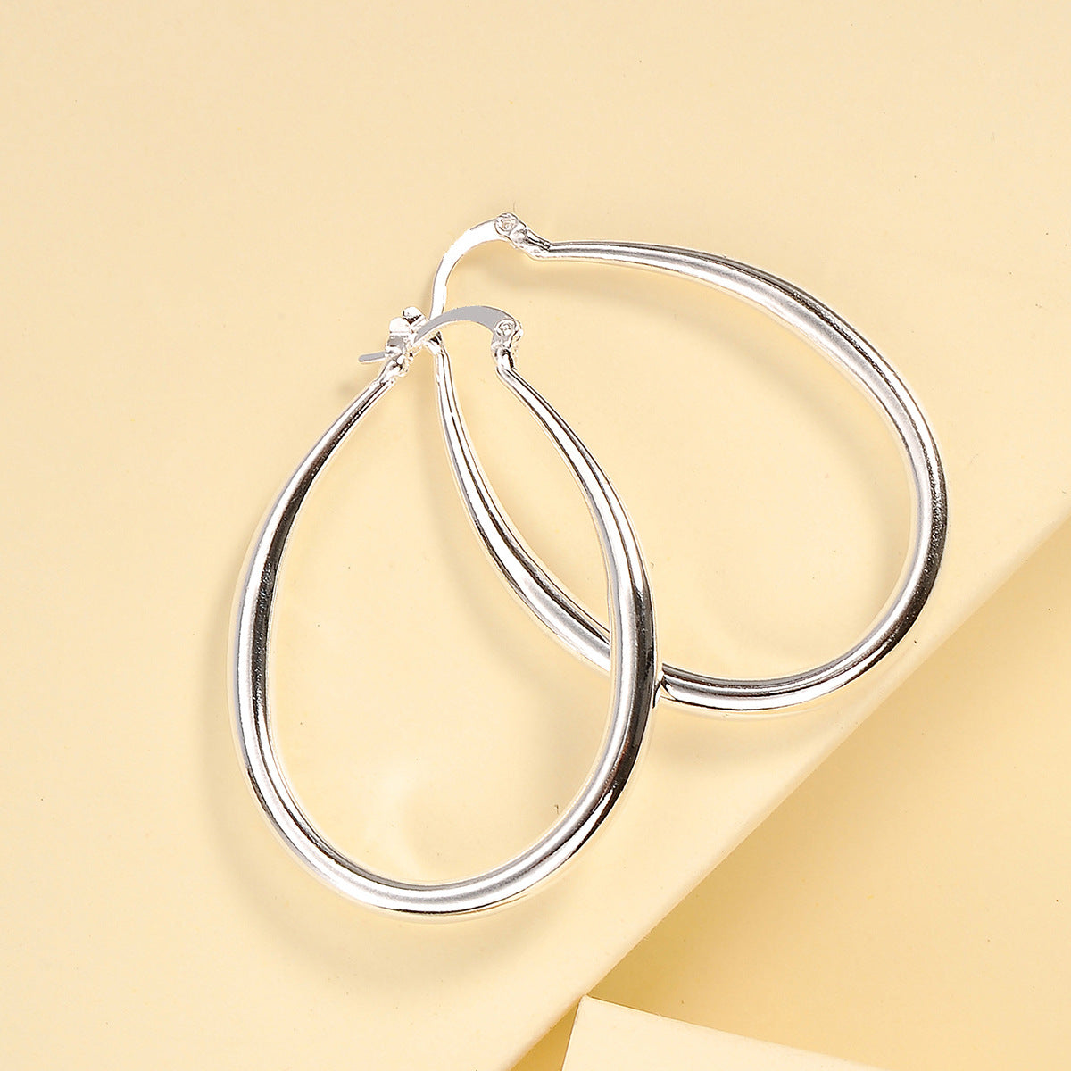 Oval hoop earrings