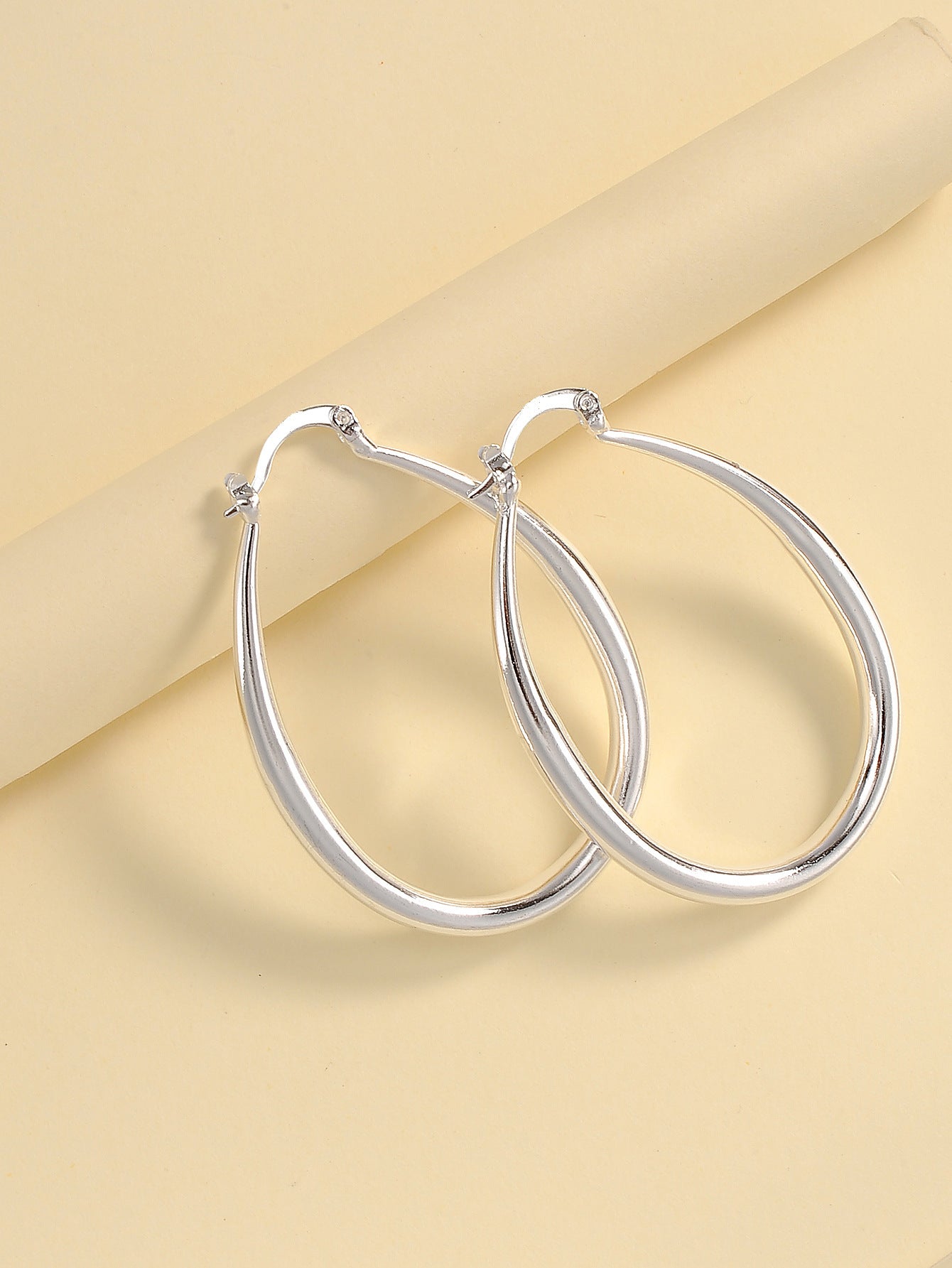 Oval hoop earrings